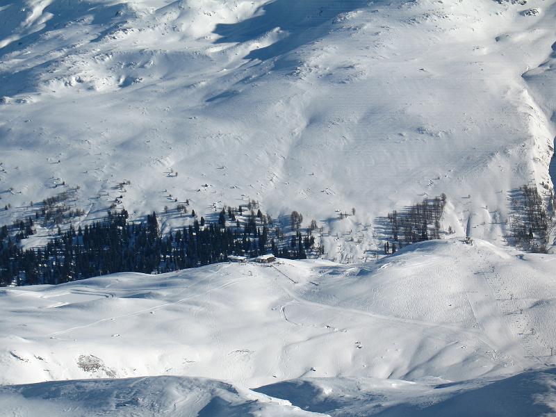 20081227_guggernuell_michi 018.jpg - Im Skigebiet stehen sich die Leute auf den Füssen herum, aber nur 5 Personen haben an diesem wunderschönen Tag den Guggernüll unter die Skis genommen.